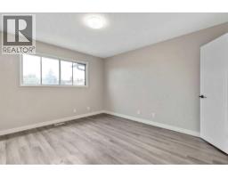 4pc Bathroom - 5 Templemont Road Ne, Calgary, AB T1Y5A2 Photo 15