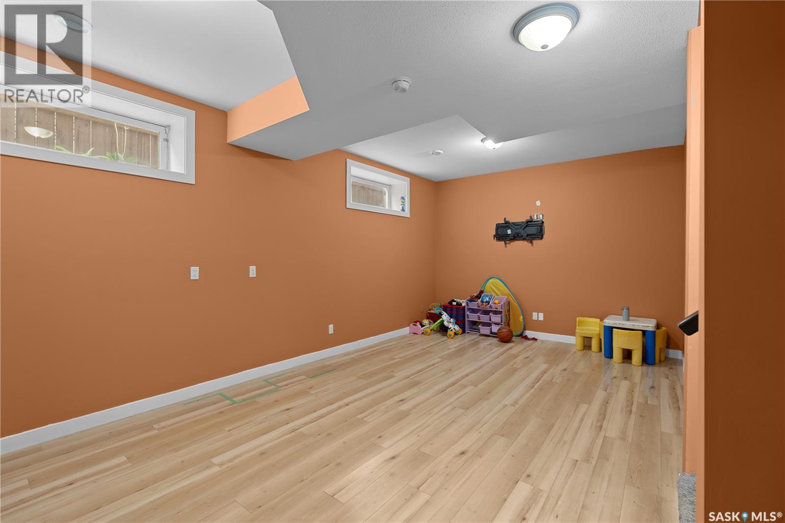 526 Maple CRESCENT - Image 37
