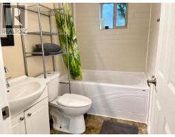 1565 A-1565 B Jack Road, Sechelt, BC V7Z0A1 Photo 35
