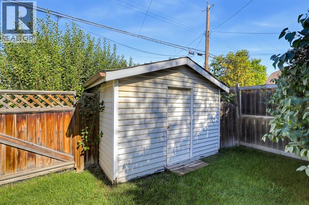 1136 19 Avenue NW - 10