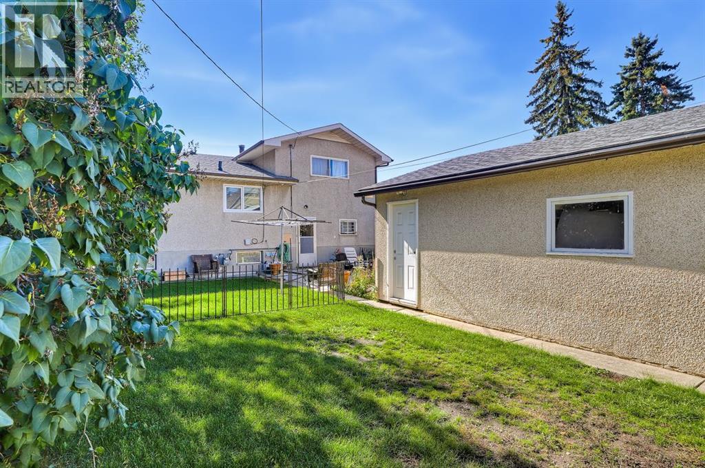 1136 19 Avenue NW - 9
