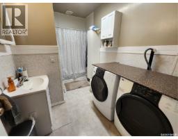 201 1st Street S, Cabri, SK S0N0J0 Photo 12