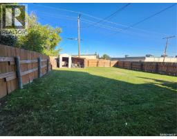 Kitchen - 201 1st Street S, Cabri, SK S0N0J0 Photo 6