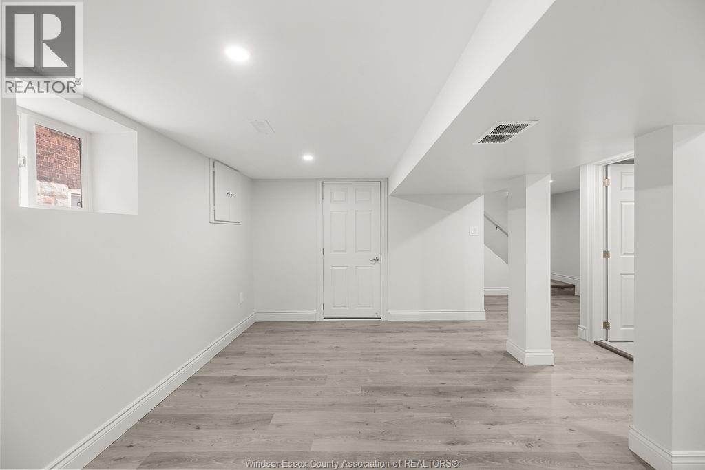 1129 JANETTE AVENUE - 21