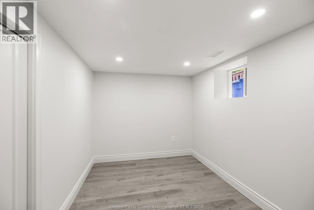1129 JANETTE AVENUE - Image 20