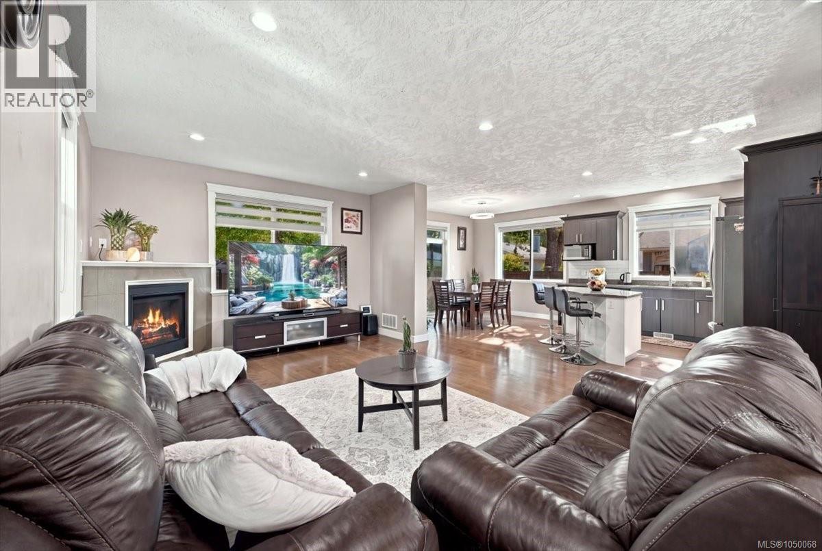 #11 3205 Gibbins Rd - 13
