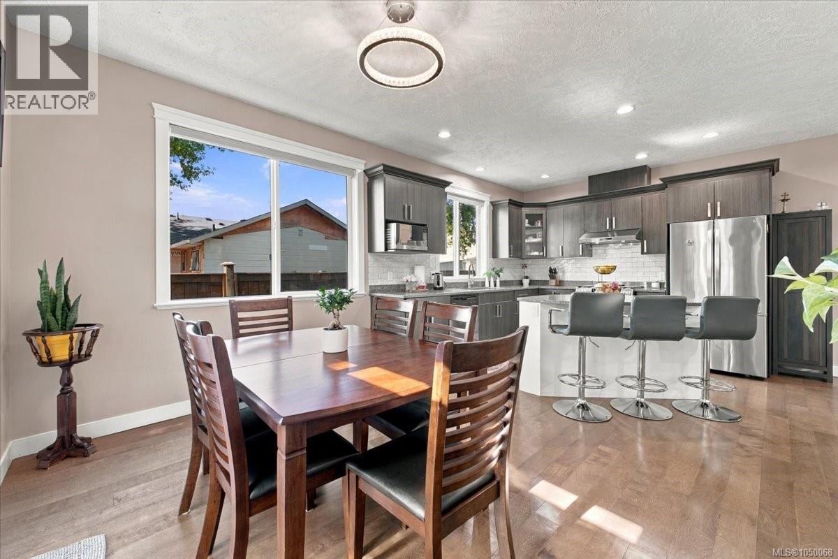 #11 3205 Gibbins Rd - 18