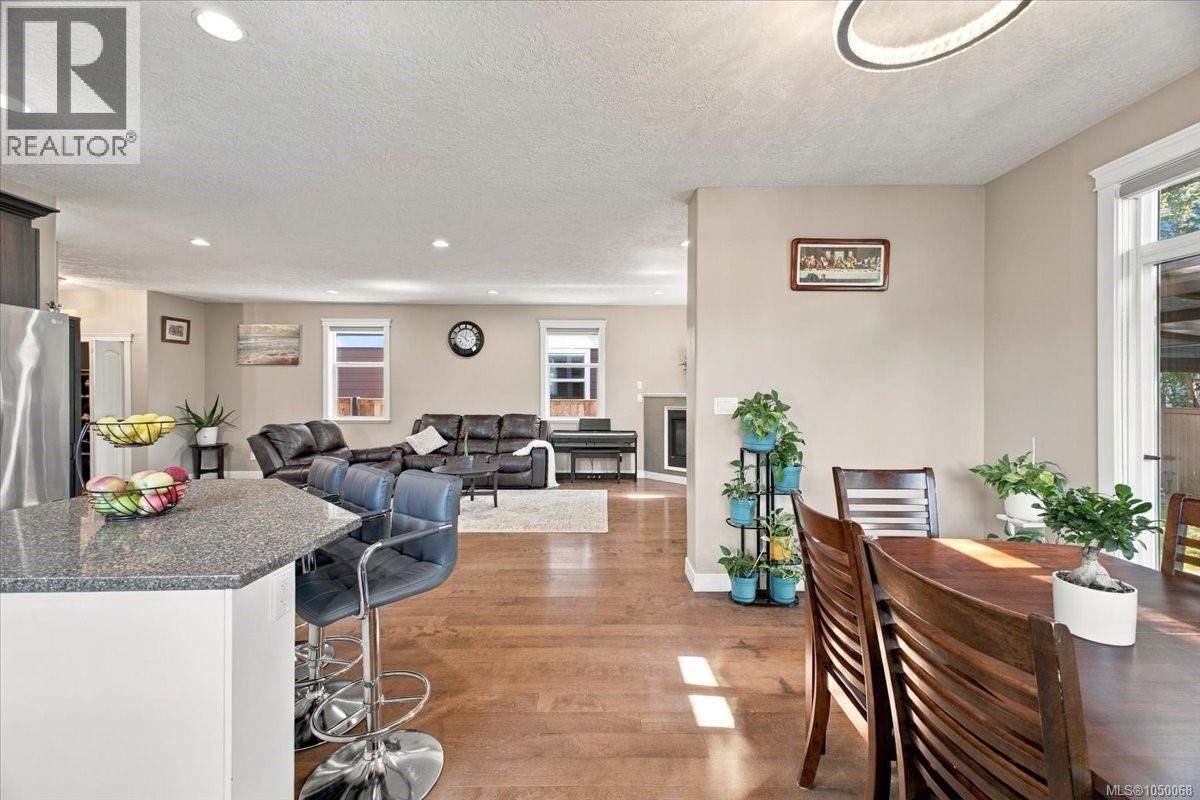 #11 3205 Gibbins Rd - Image 20