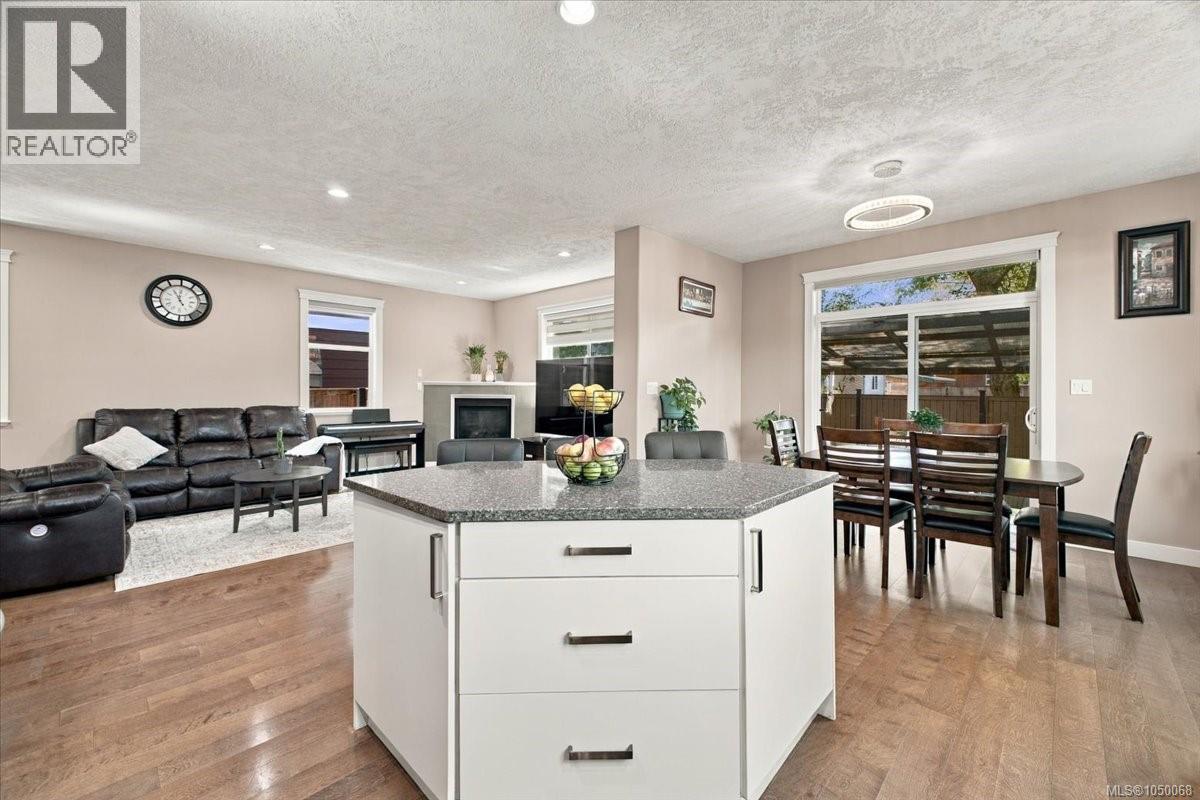 #11 3205 Gibbins Rd - 21