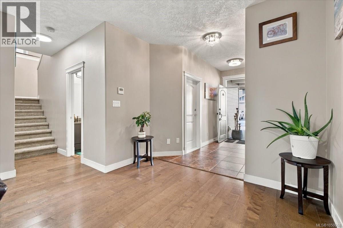 #11 3205 Gibbins Rd - Image 24