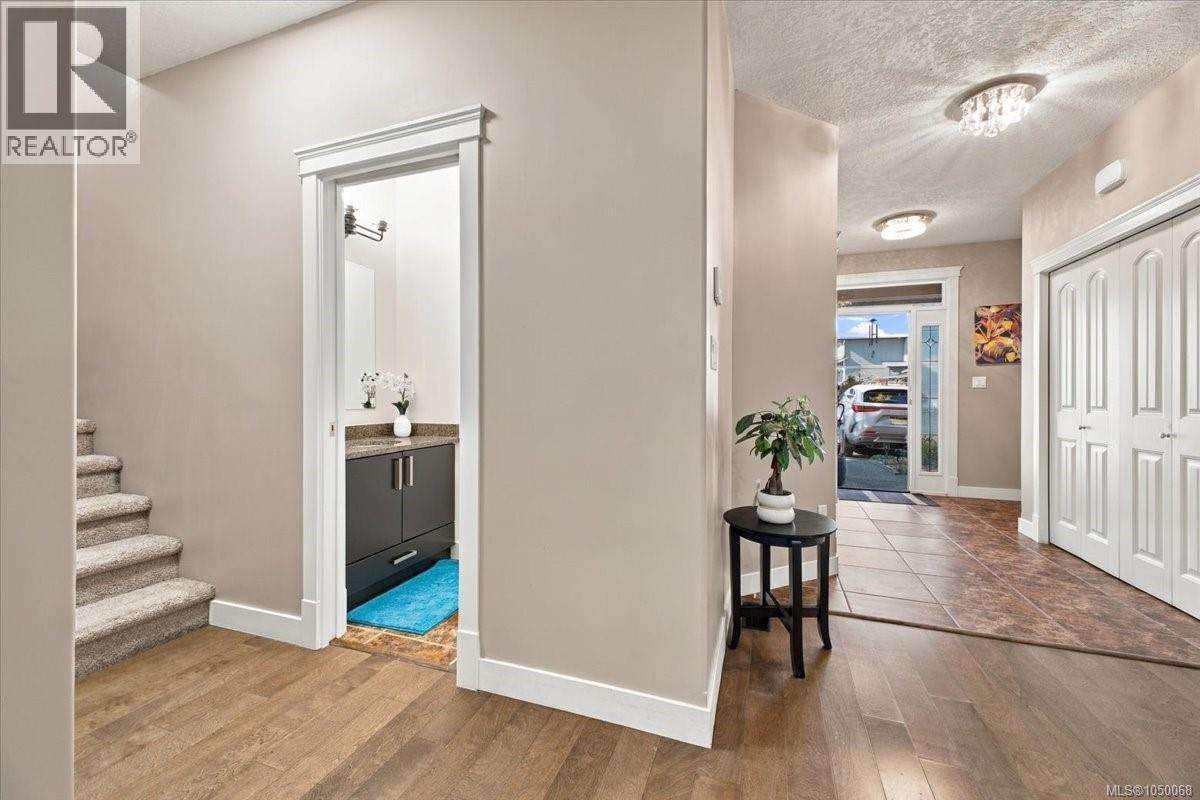 #11 3205 Gibbins Rd - 25