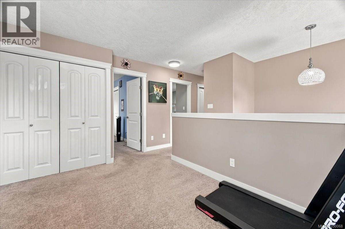 #11 3205 Gibbins Rd - 33