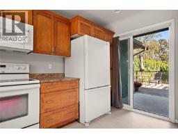 Kitchen - 3615 Doncaster Dr, Saanich, BC V8P3W5 Photo 13