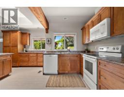 Living room - 3615 Doncaster Dr, Saanich, BC V8P3W5 Photo 14