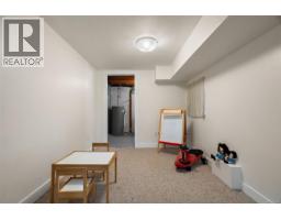 3615 Doncaster Dr, Saanich, BC V8P3W5 Photo 18