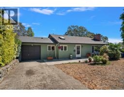 3615 Doncaster Dr, Saanich, BC V8P3W5 Photo 27