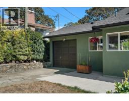 3615 Doncaster Dr, Saanich, BC V8P3W5 Photo 29