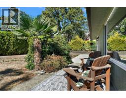 3615 Doncaster Dr, Saanich, BC V8P3W5 Photo 30