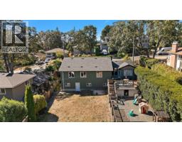 3615 Doncaster Dr, Saanich, BC V8P3W5 Photo 35