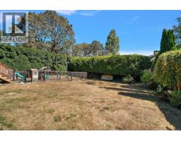 3615 Doncaster Dr, Saanich, BC V8P3W5 Photo 36