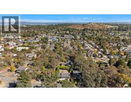 3615 Doncaster Dr, Saanich, BC V8P3W5 Photo 39