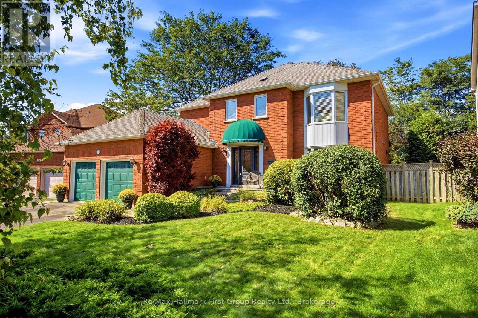 41 BANCROFT CRESCENT - 1