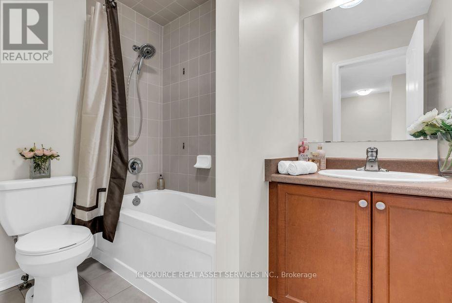 #4 3215 THOMAS STREET - 35