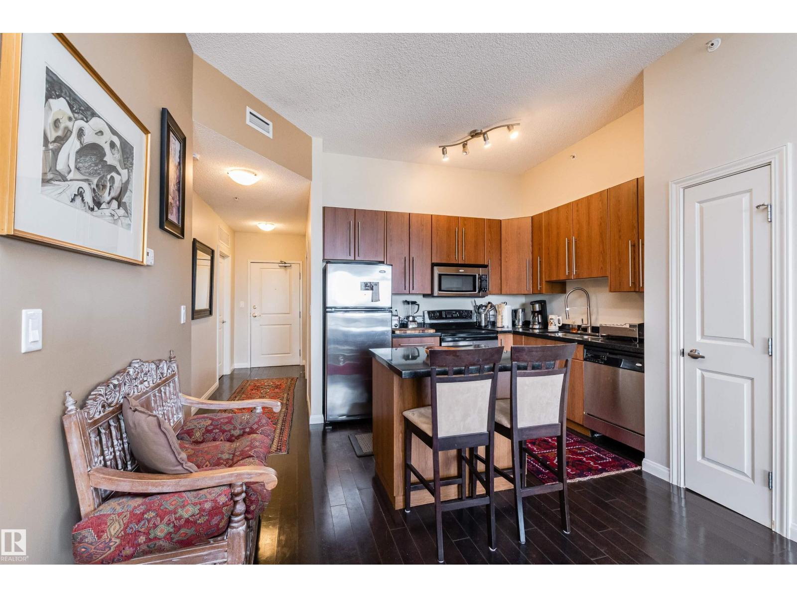 #1302 9819 104 ST NW - 15