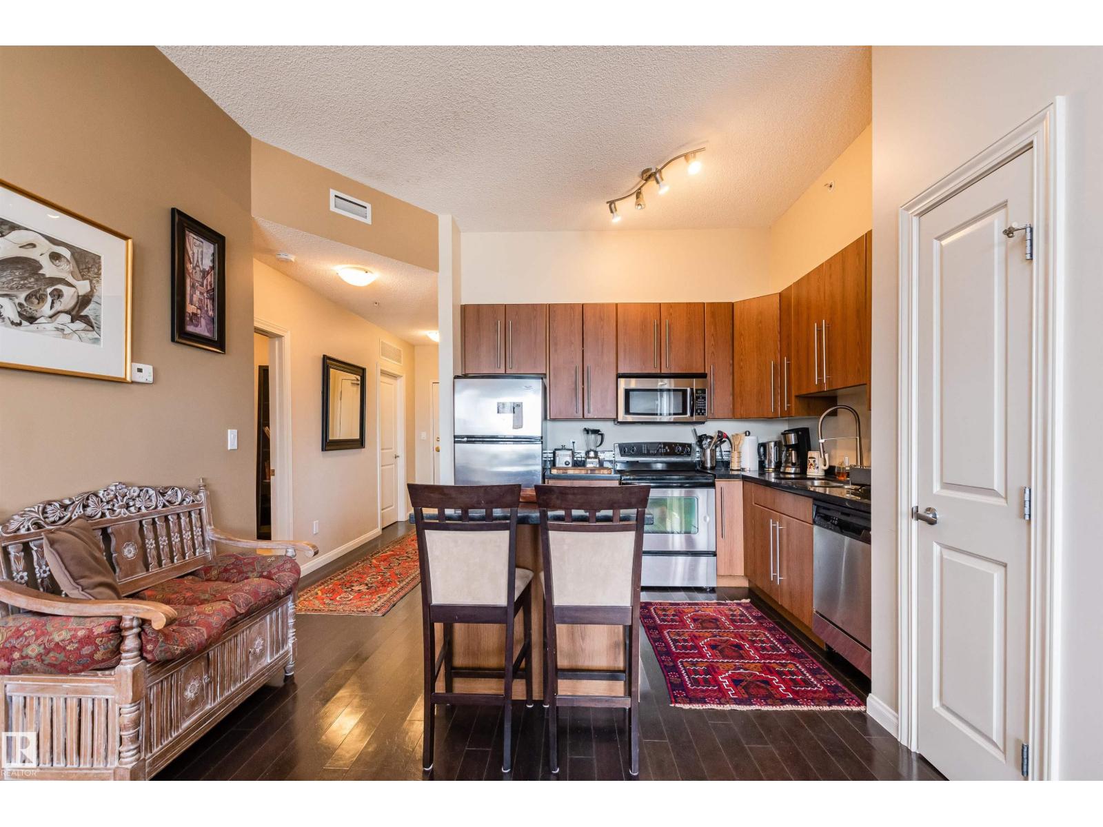 #1302 9819 104 ST NW - 16