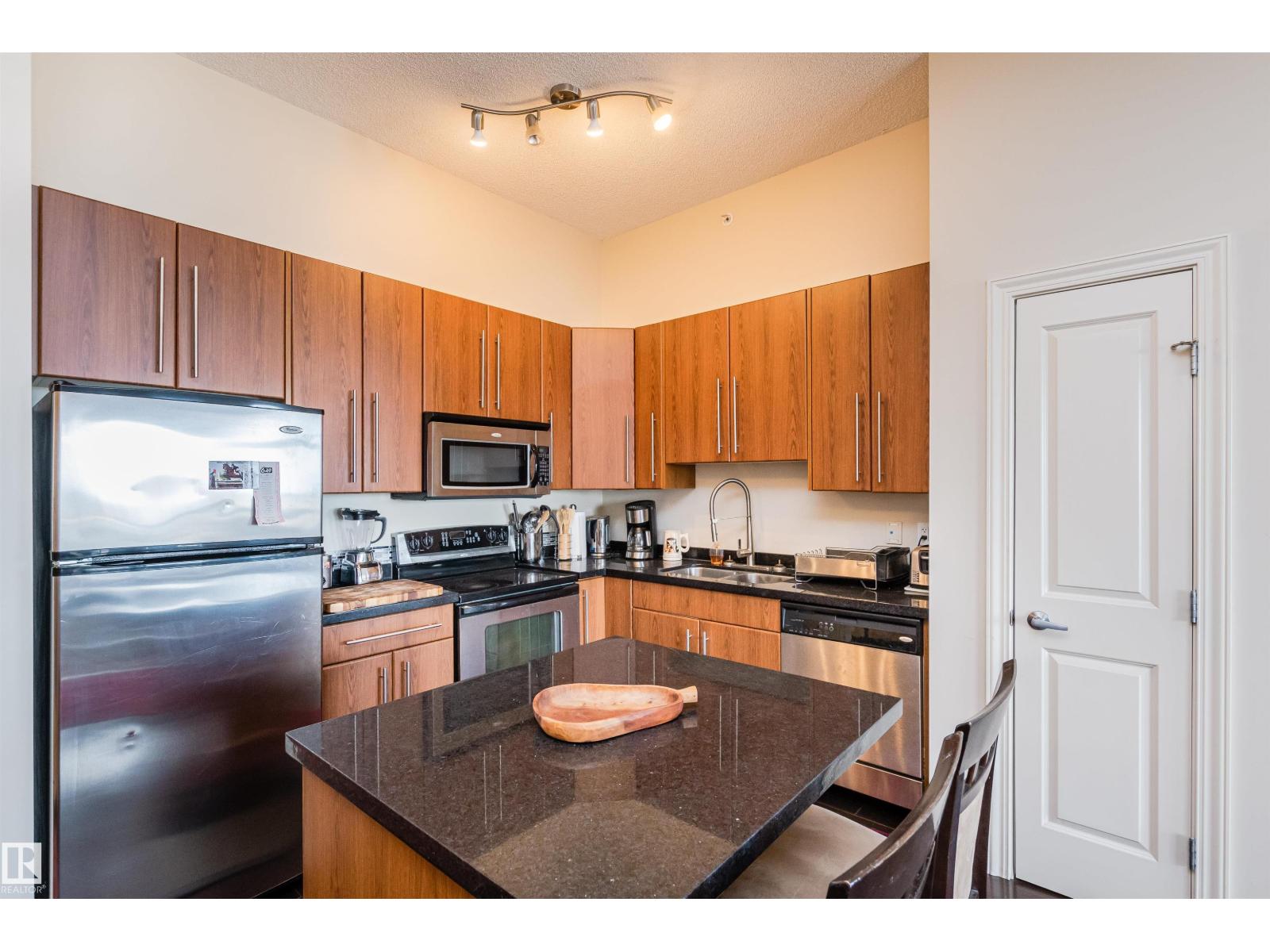 #1302 9819 104 ST NW - 17