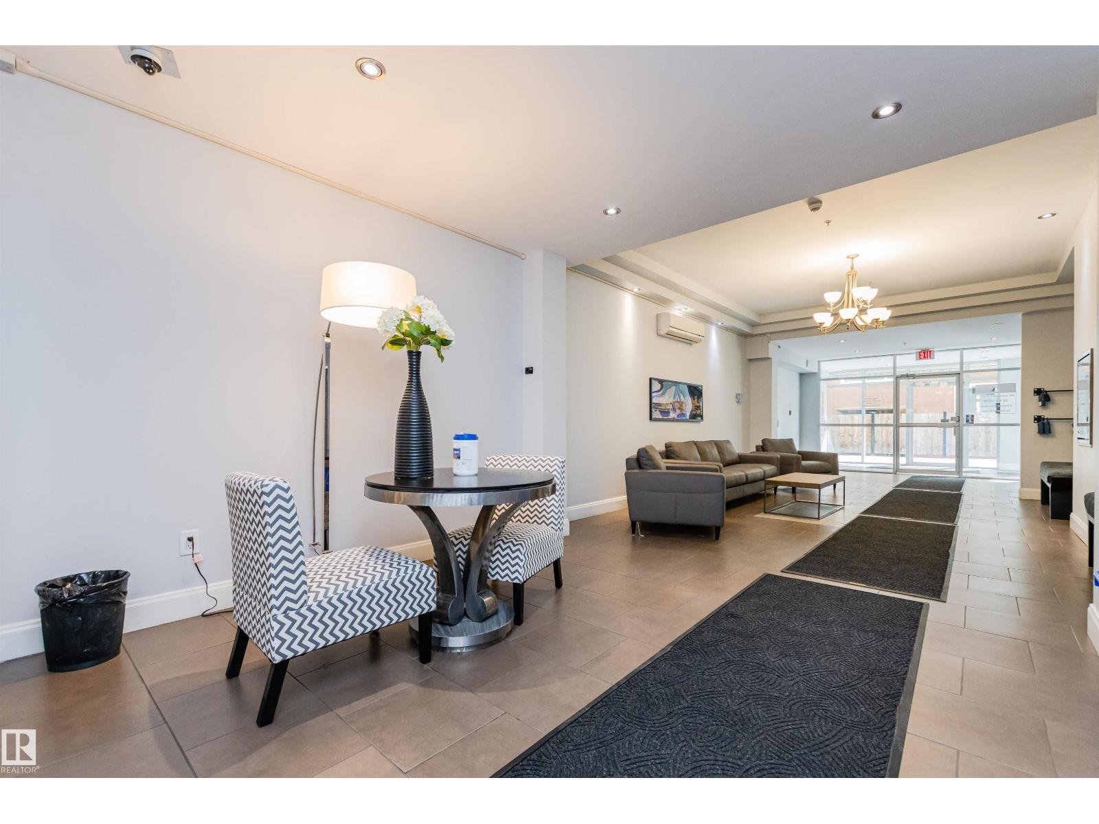 #1302 9819 104 ST NW - 37