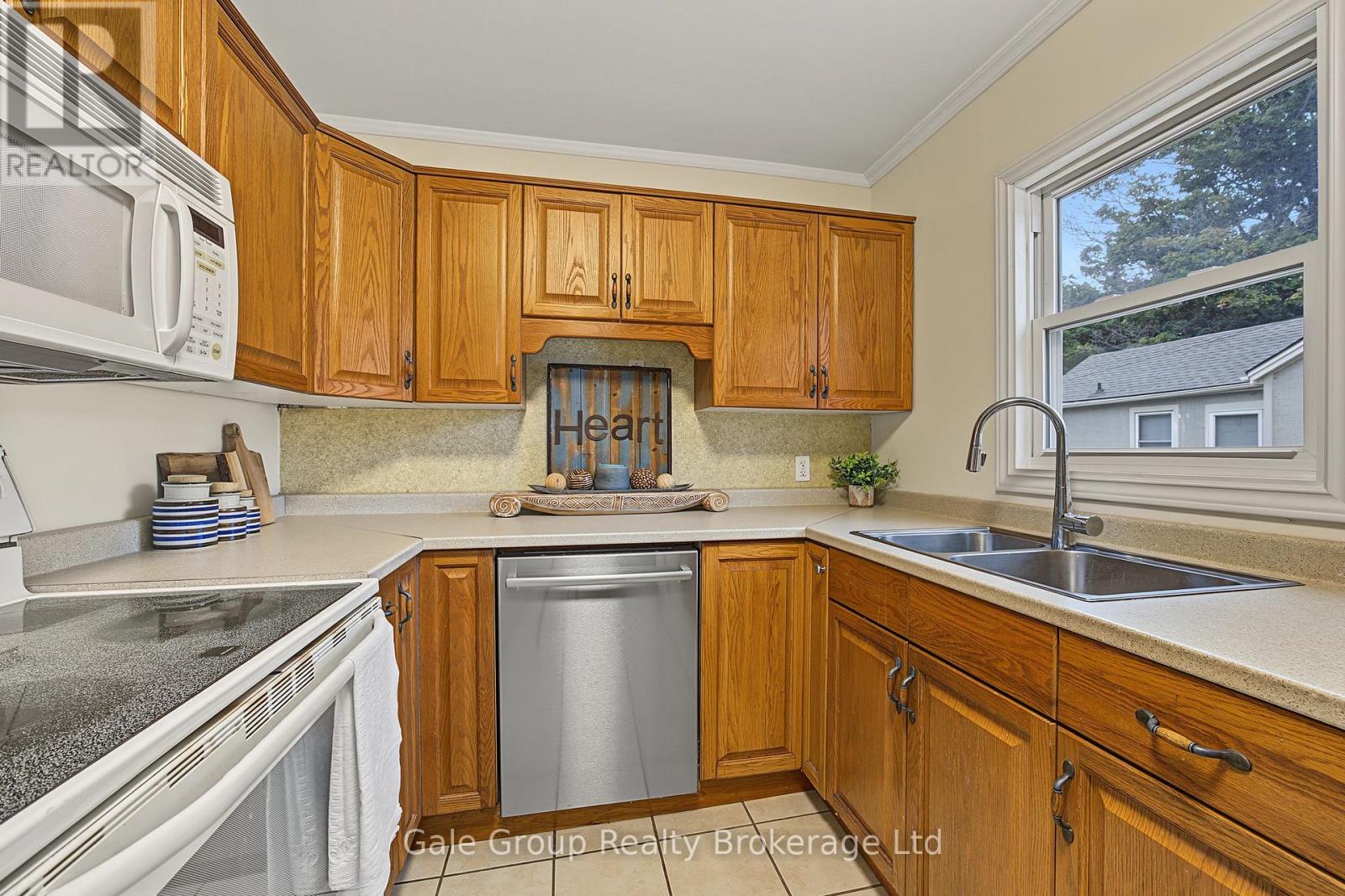 36 EAST PARK DRIVE - 6