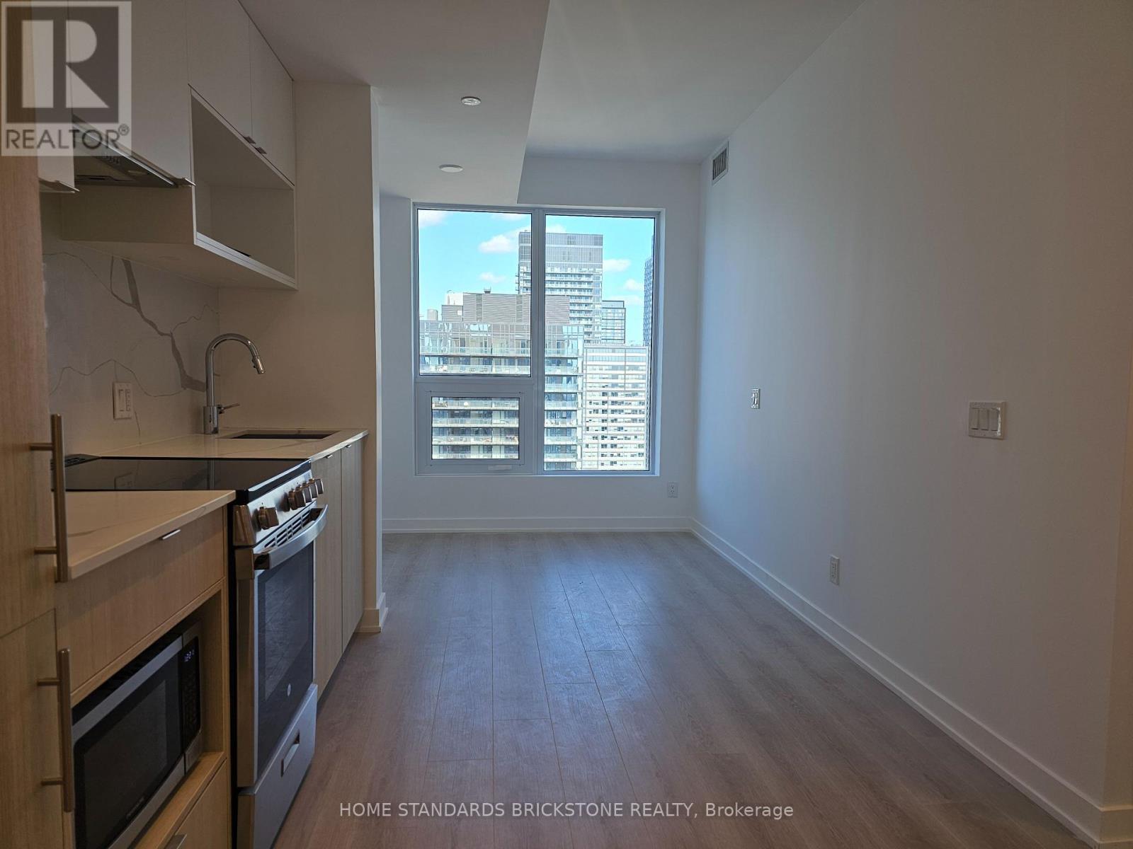 Photo of 100 Queen Street