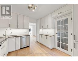 190 Lawrence Avenue W, Toronto, ON M5M1A8 Photo 16