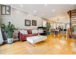 82 David Dunlap Circle, Toronto, ON M3C4C1 Photo 10