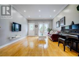 82 David Dunlap Circle, Toronto, ON M3C4C1 Photo 8