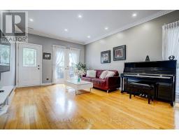 82 David Dunlap Circle, Toronto, ON M3C4C1 Photo 9