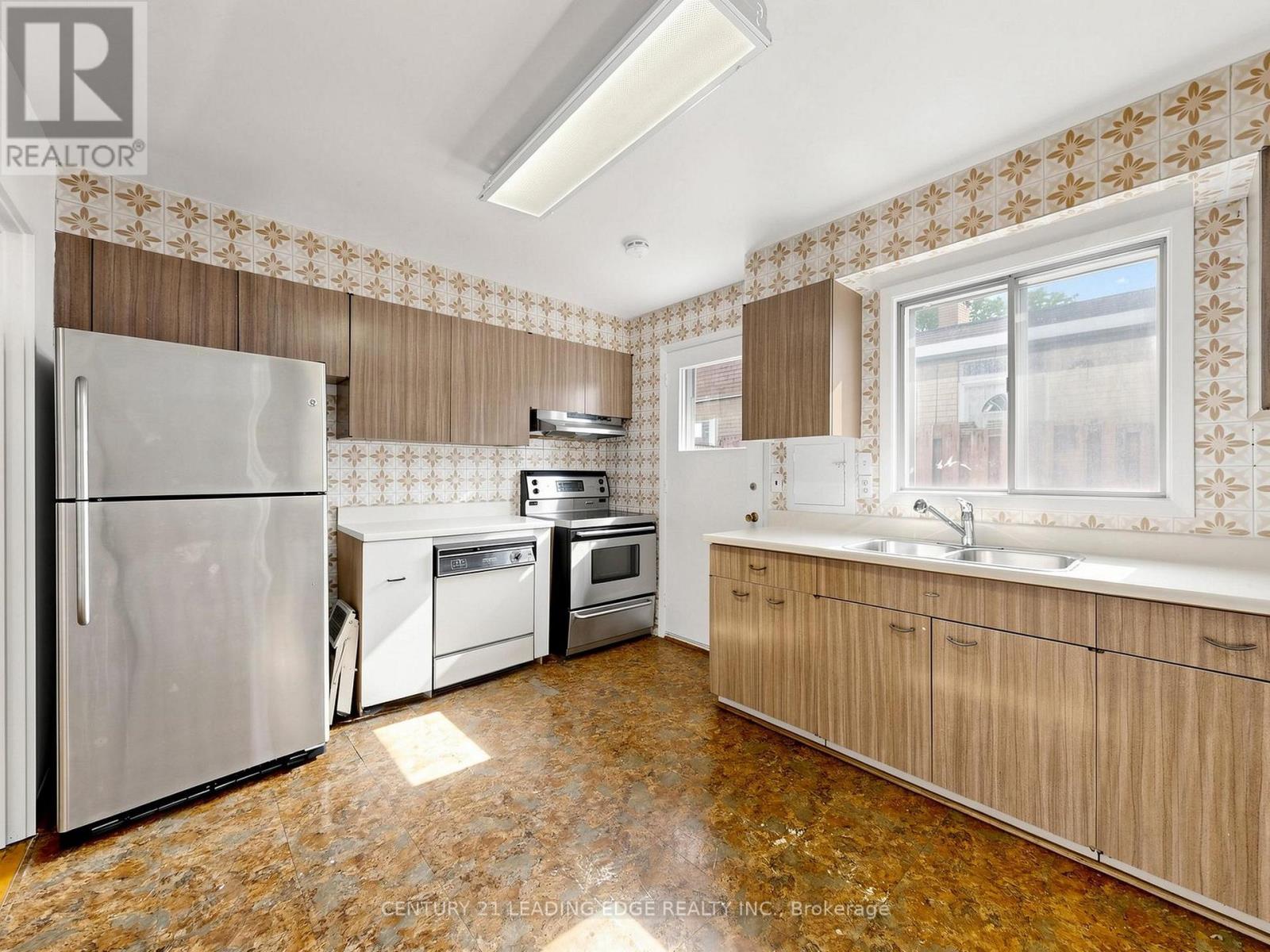 219 LYNEDOCK CRESCENT - 14