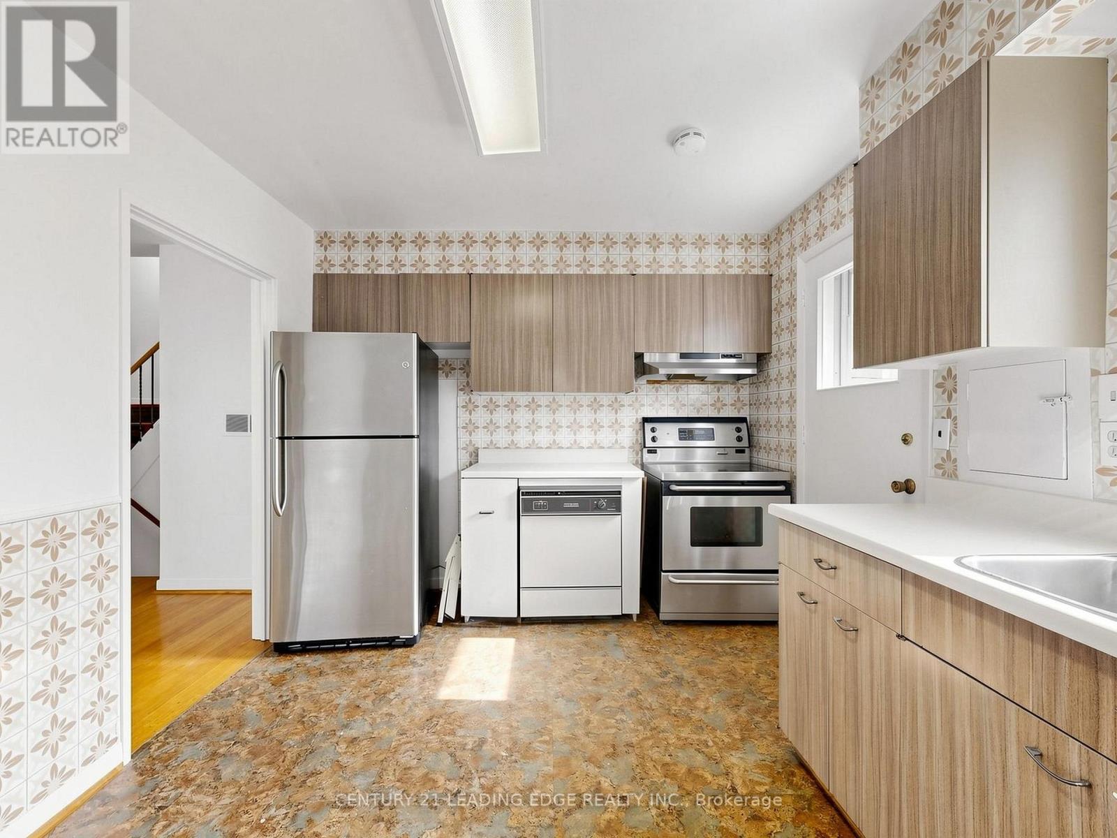 219 LYNEDOCK CRESCENT - 15