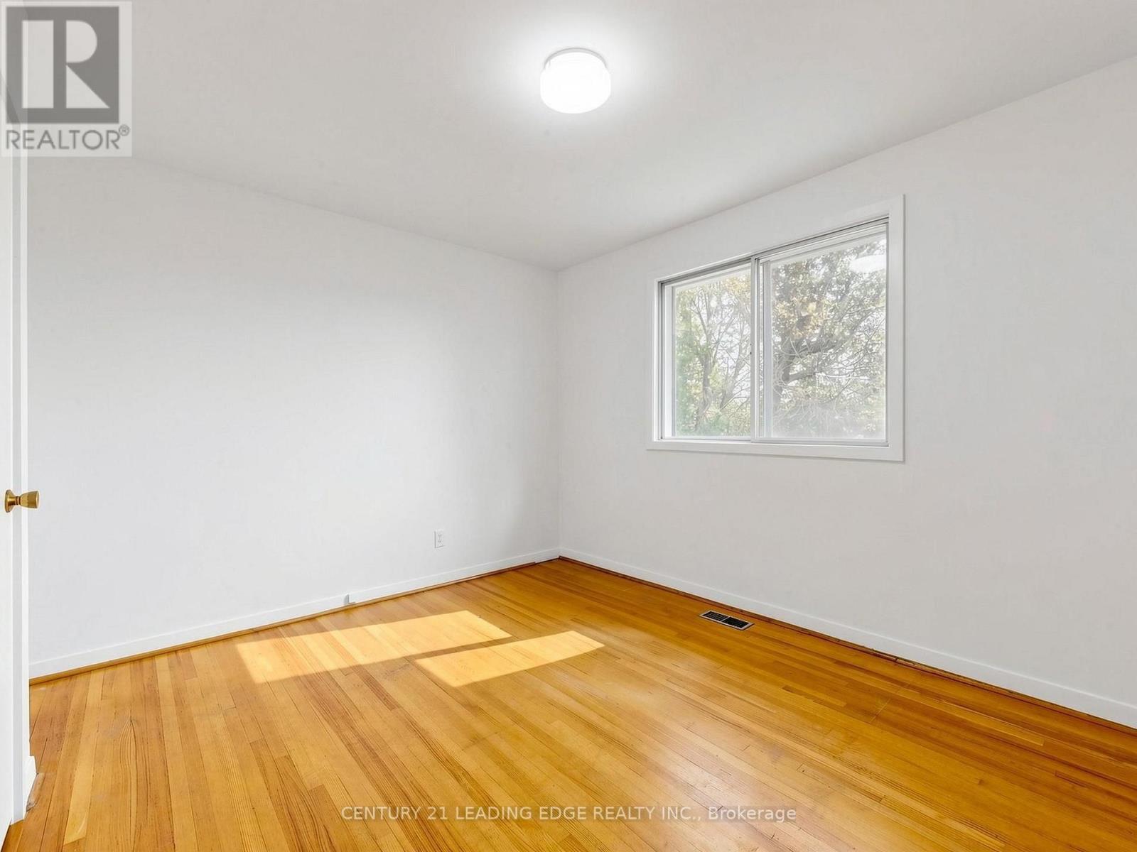 219 LYNEDOCK CRESCENT - 32