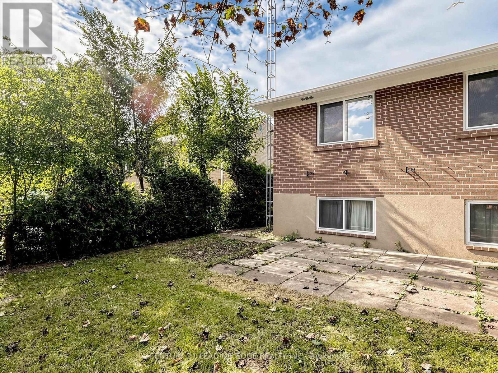 219 LYNEDOCK CRESCENT - 36