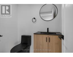 1402 - 65 Ellen Street, Barrie, ON L4N3A5 Photo 11