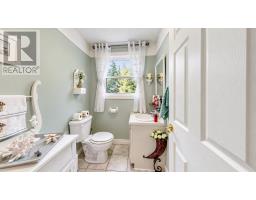 919-927 Marine Drive thumbnail 16