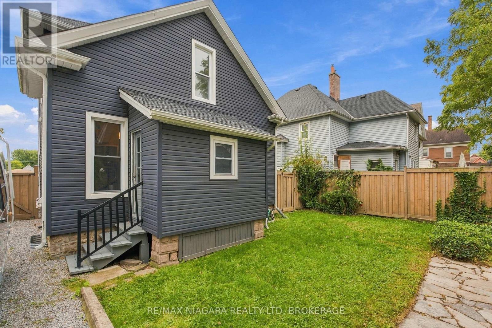 4895 CRYSLER AVENUE - 27