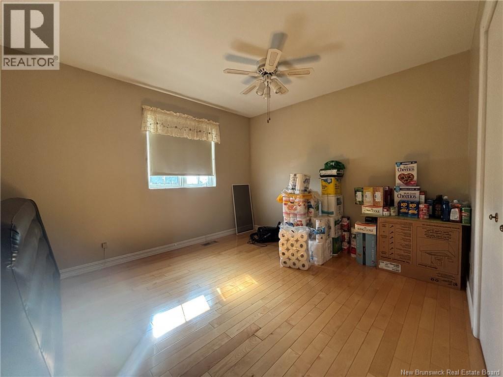 28 Carr St - 27