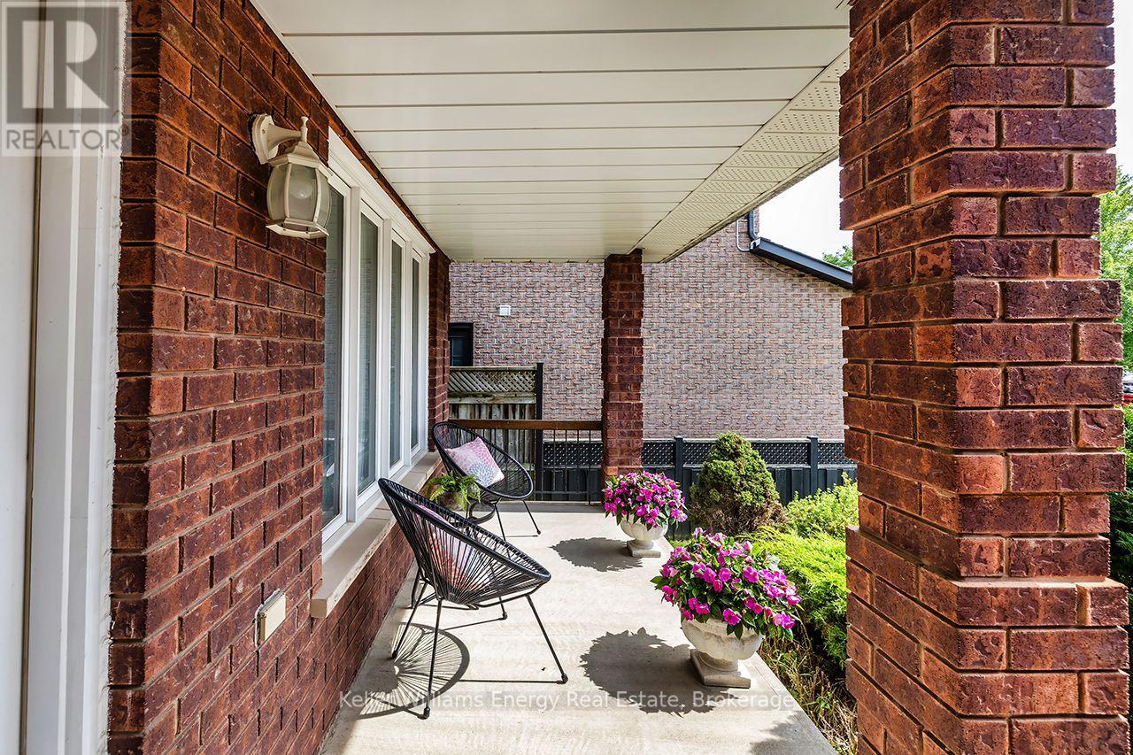 75 Waverly Street North, Oshawa (McLaughlin), Ontario, L1J8G6, Oshawa (McLaughlin), Ontario — photo 5 of 5