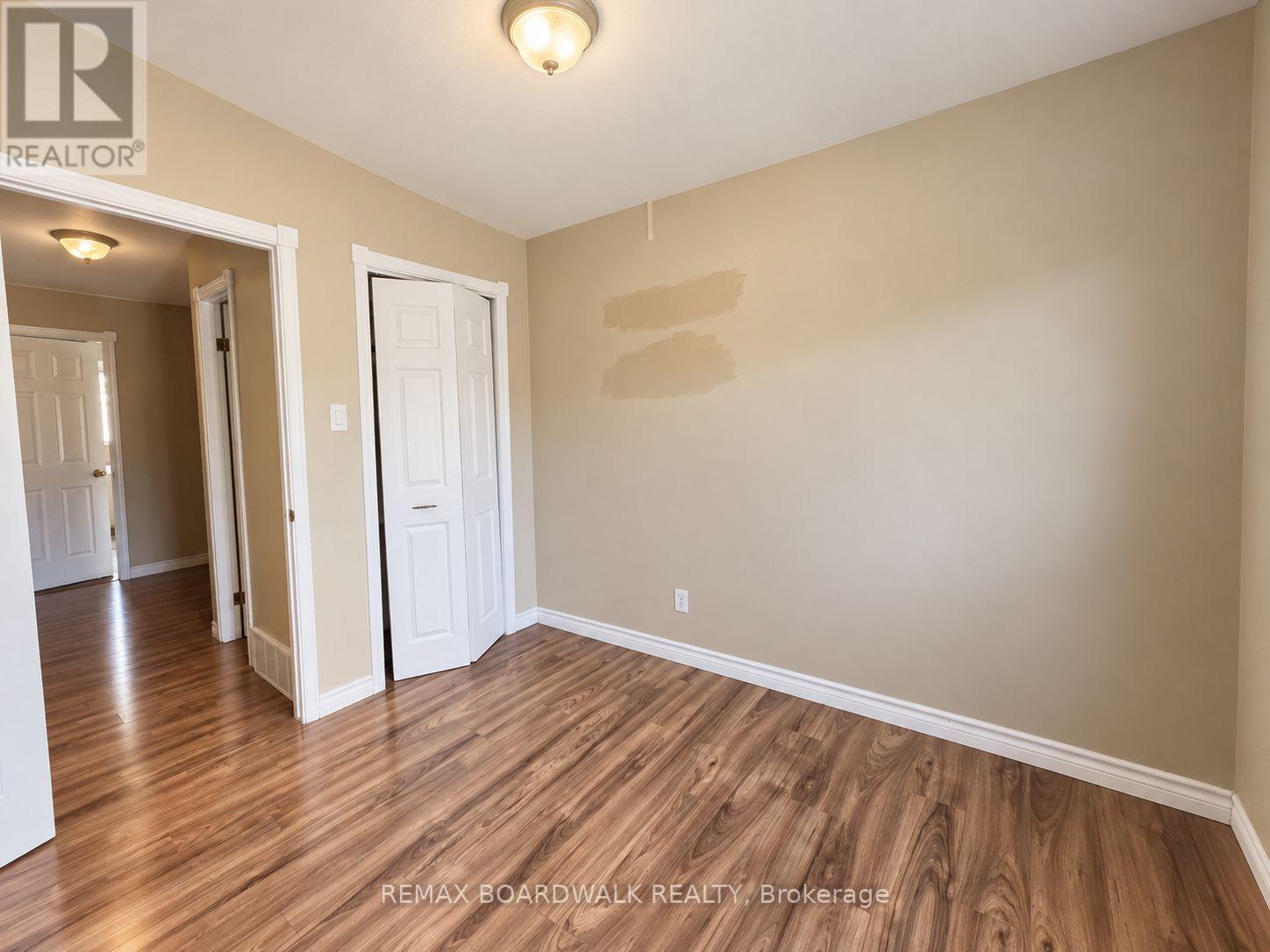1369 LOCHIEL STREET - 19