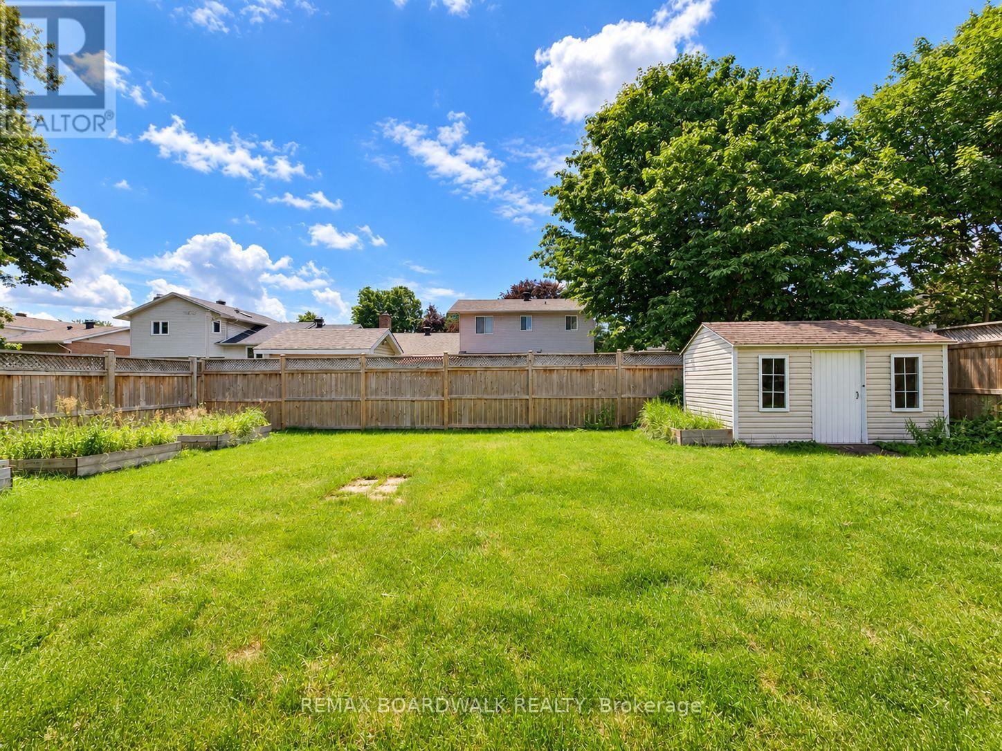 1369 LOCHIEL STREET - 26
