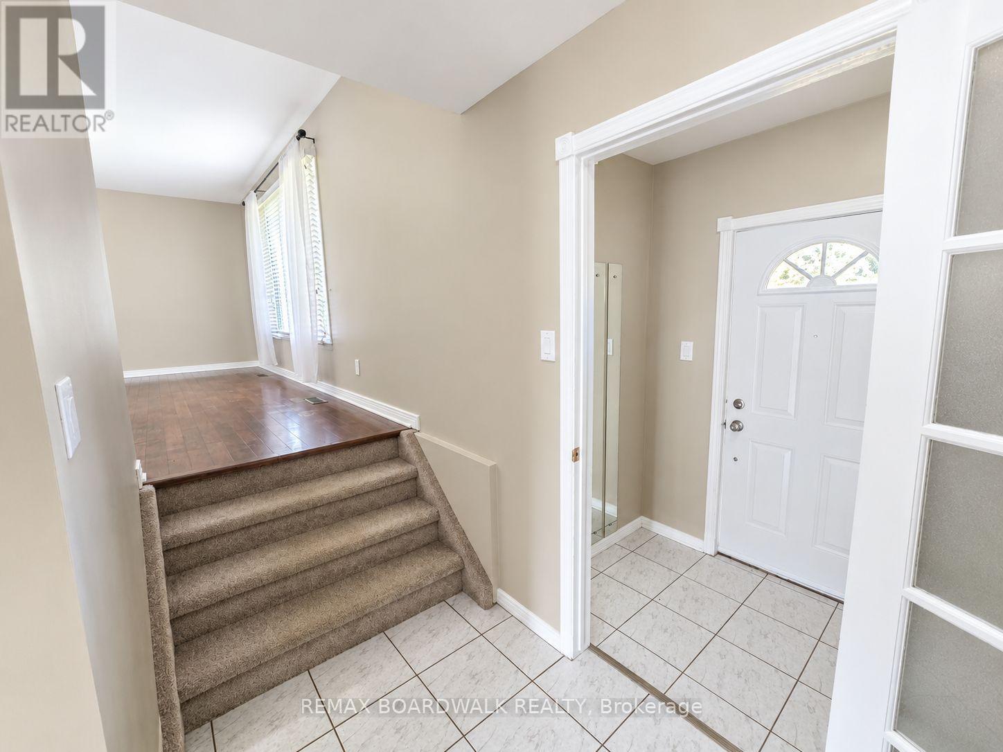 1369 LOCHIEL STREET - 6