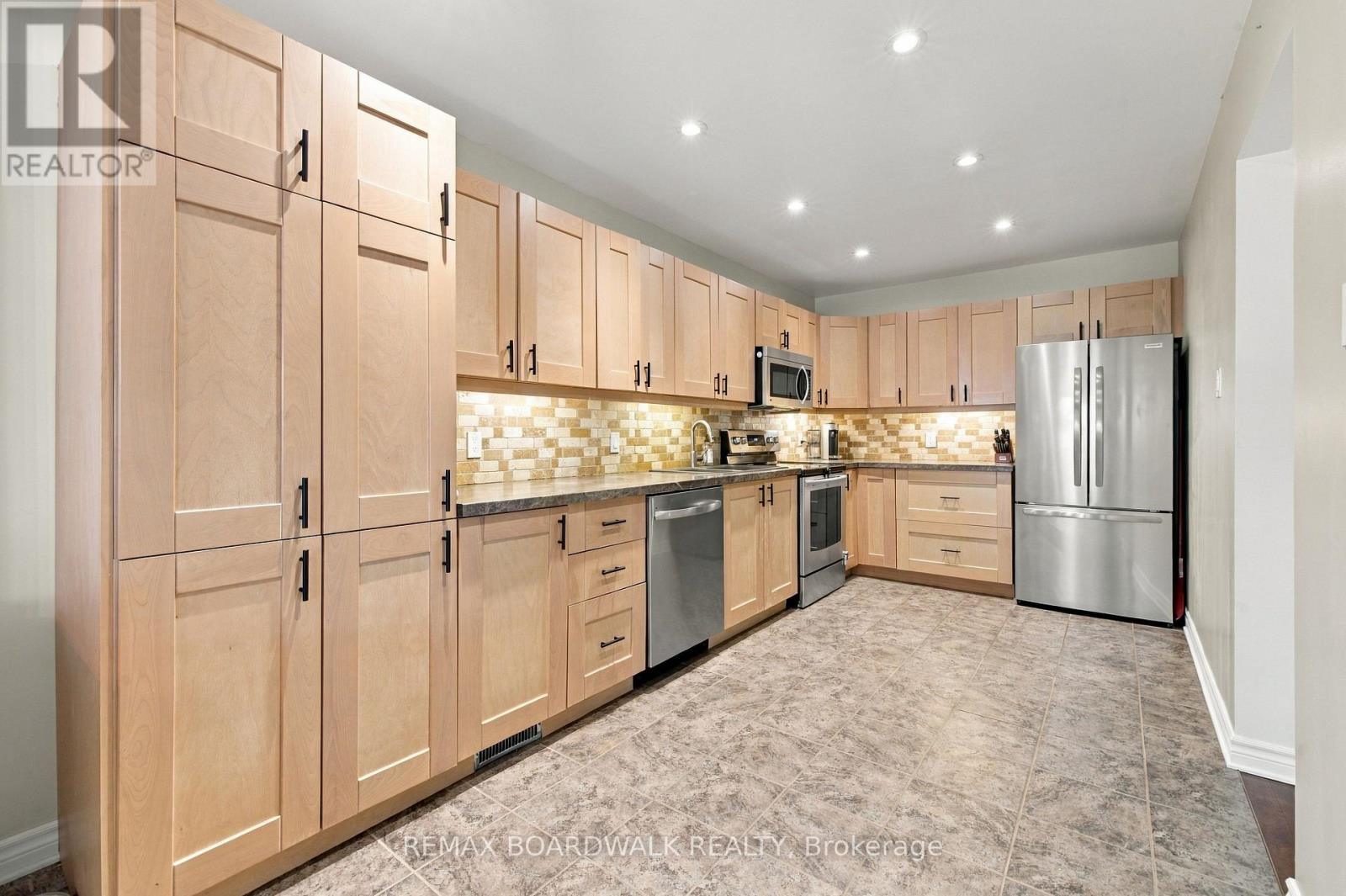 3 Bed, 3 Bath House for Sale in Ottawa – 27 WOODPARK WAY, Ottawa – MLS# X13800872 - Image 16